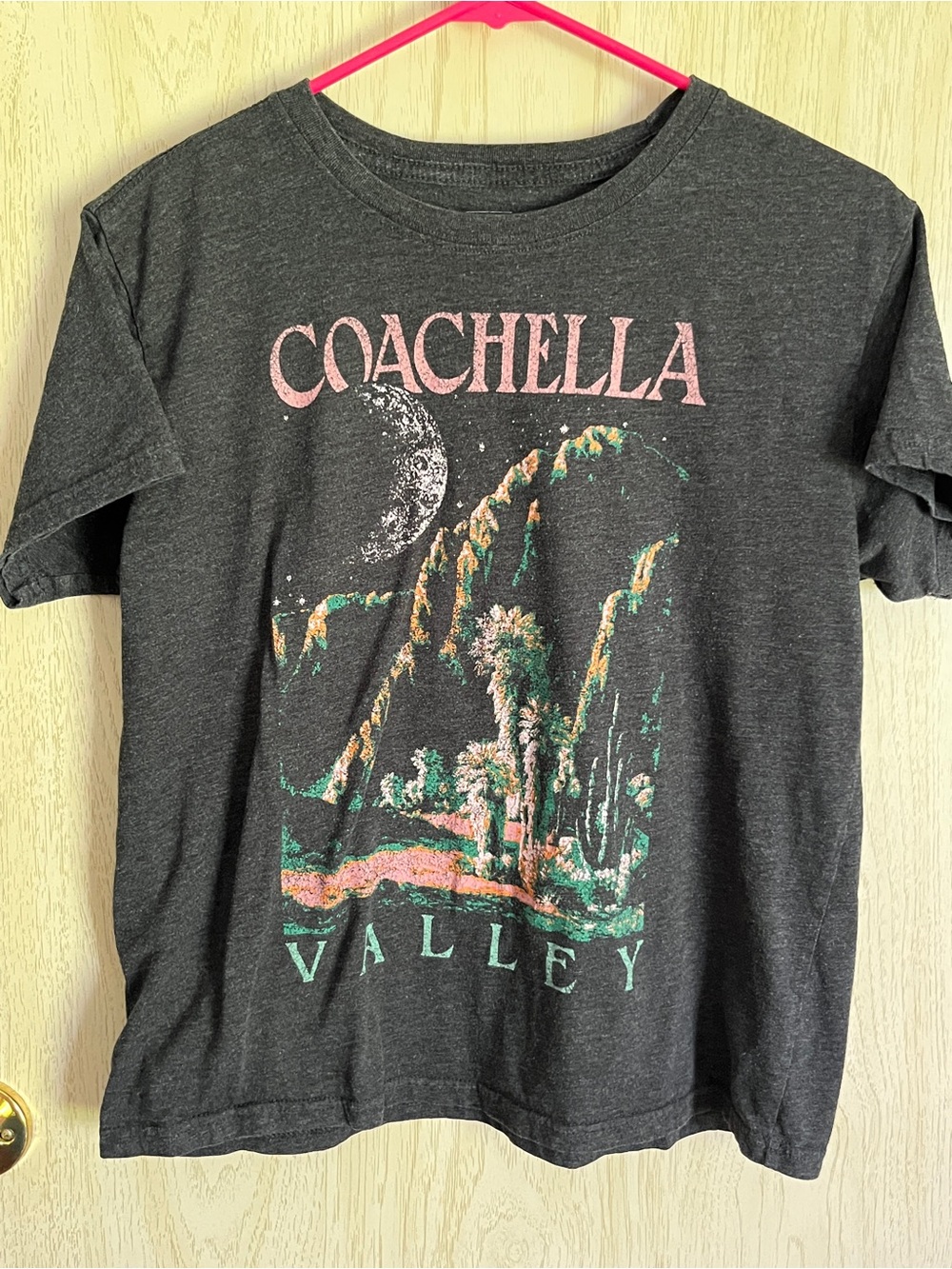 Coachella Valley Mighty Fine Graphic Tee T-Shirt Distressed Sz Large